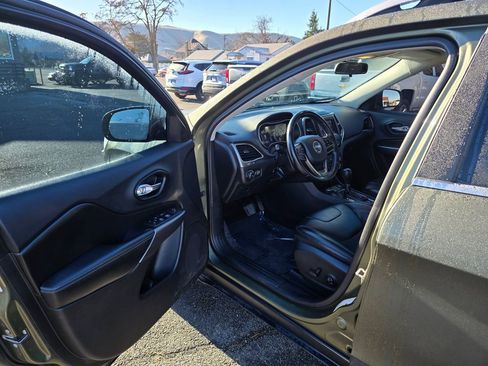 Used 2019 Jeep Cherokee Latitude Plus image 19