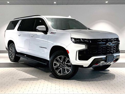 Used 2024 Chevrolet Suburban Z71 image 12