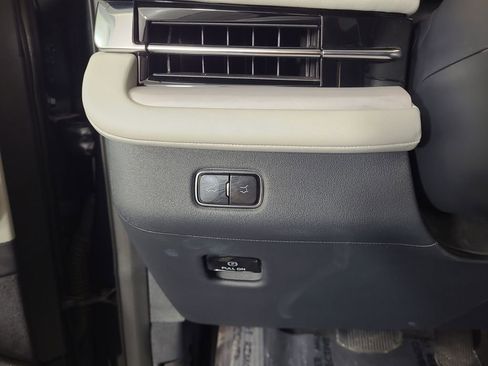 Used 2025 Lincoln Navigator Reserve AWD/4WD image 16