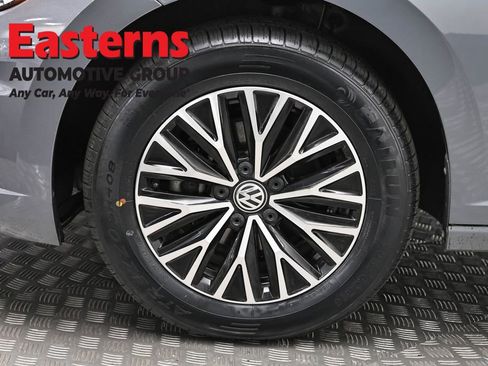 Used 2020 Volkswagen Jetta SE w/ SE Cold Weather Package image 33