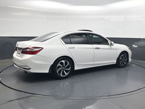 Used 2017 Honda Accord EX image 4