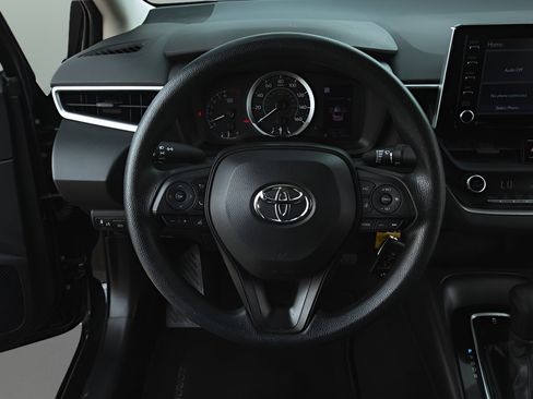 Used 2021 Toyota Corolla LE FWD image 27