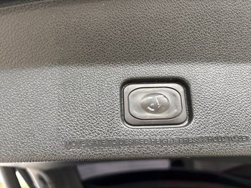 Used 2019 Ford Explorer XLT w/ Equipment Group 202A image 17