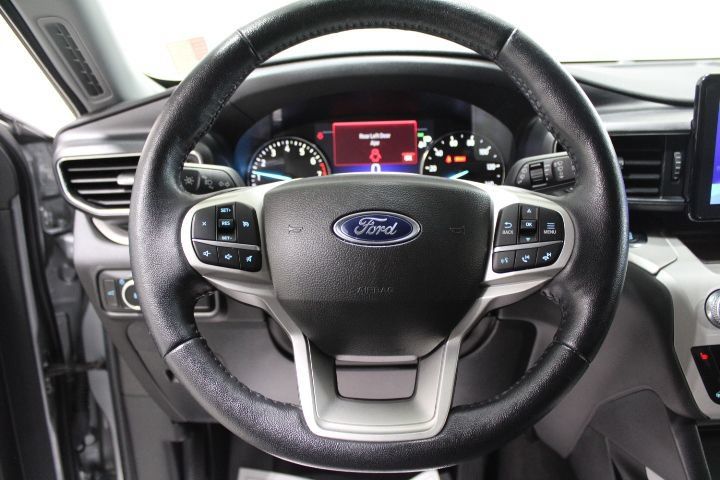 Used 2023 Ford Explorer XLT w/ Equipment Group 202A AWD/4WD image 39