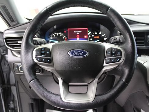 Used 2023 Ford Explorer XLT w/ Equipment Group 202A AWD/4WD image 39