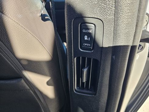 Used 2018 Honda Odyssey EX-L image 22