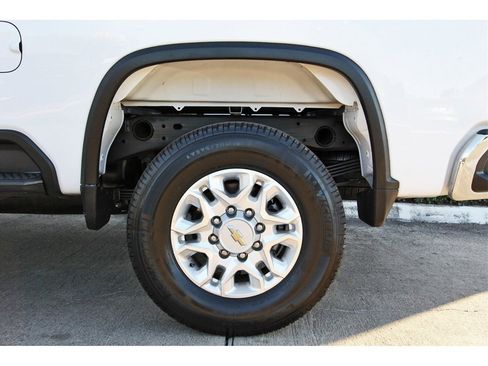 Used 2023 Chevrolet Silverado 2500 LT image 30