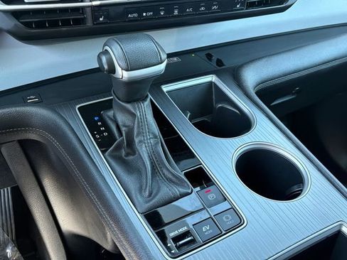 Used 2025 Toyota Sienna XLE FWD image 26