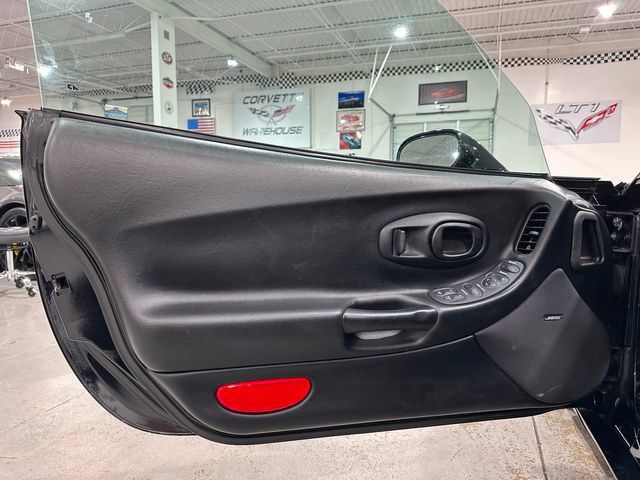 Used 2004 Chevrolet Corvette Convertible w/ Preferred Equipment Group RWD image 13