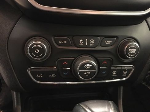 Used 2020 Jeep Cherokee Latitude Lux w/ Comfort/Convenience Group image 23