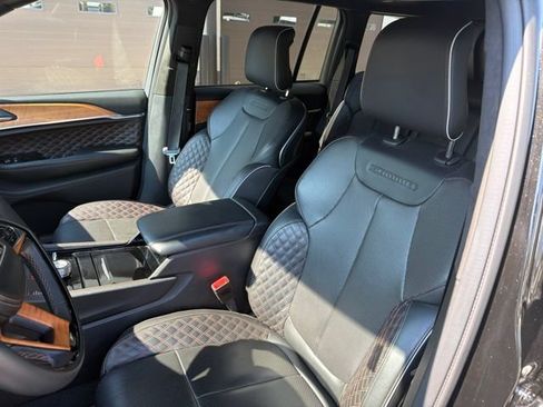 Used 2024 Jeep Grand Cherokee Summit AWD/4WD image 11