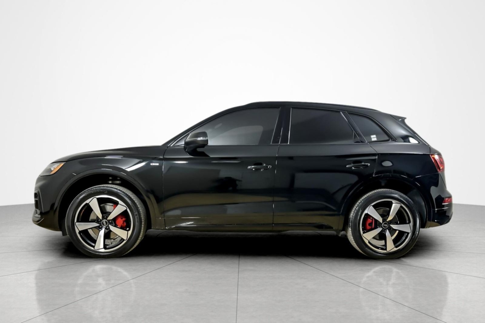 Used 2024 Audi Q5 2.0T Premium Plus w/ Premium Plus Package AWD/4WD image 2