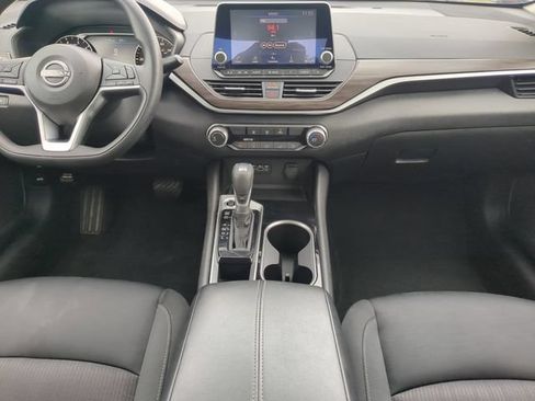 Used 2024 Nissan Altima 2.5 SV FWD image 17