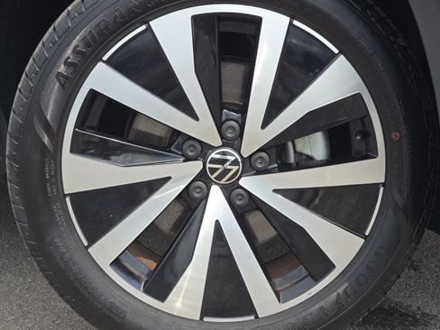Used 2022 Volkswagen Taos SE FWD image 14