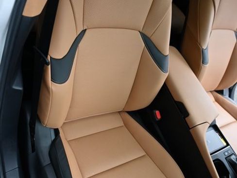 Used 2025 Lexus ES 300h w/ Premium Package image 16