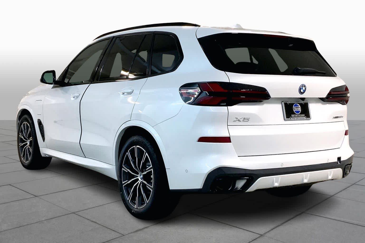 Used 2026 BMW X5 xDrive50e w/ M Sport Package AWD/4WD image 12