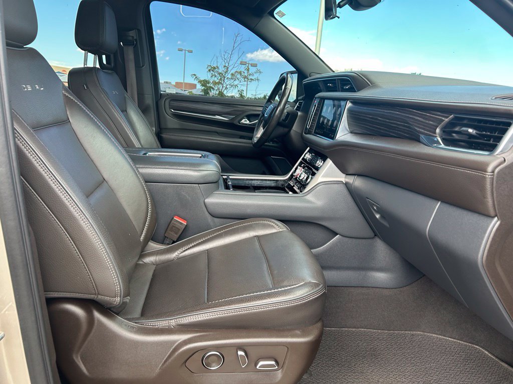 Used 2021 GMC Yukon Denali w/ Advanced Technology Package AWD/4WD image 29