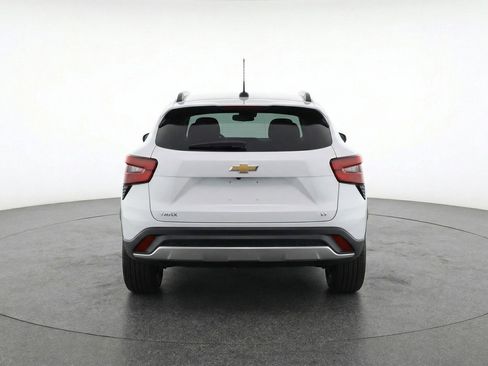 Used 2025 Chevrolet Trax LT w/ LT Convenience Package image 6