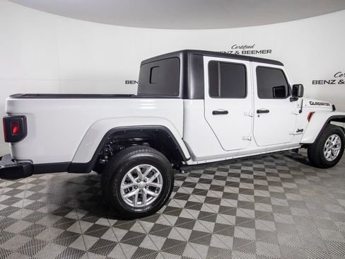 Used 2023 Jeep Gladiator Sport AWD/4WD image 11