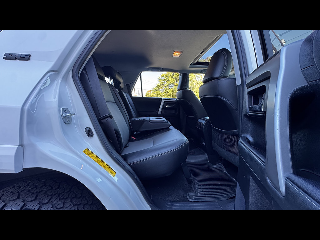 Certified 2020 Toyota 4Runner SR5 Premium w/ Moonroof Package AWD/4WD image 30