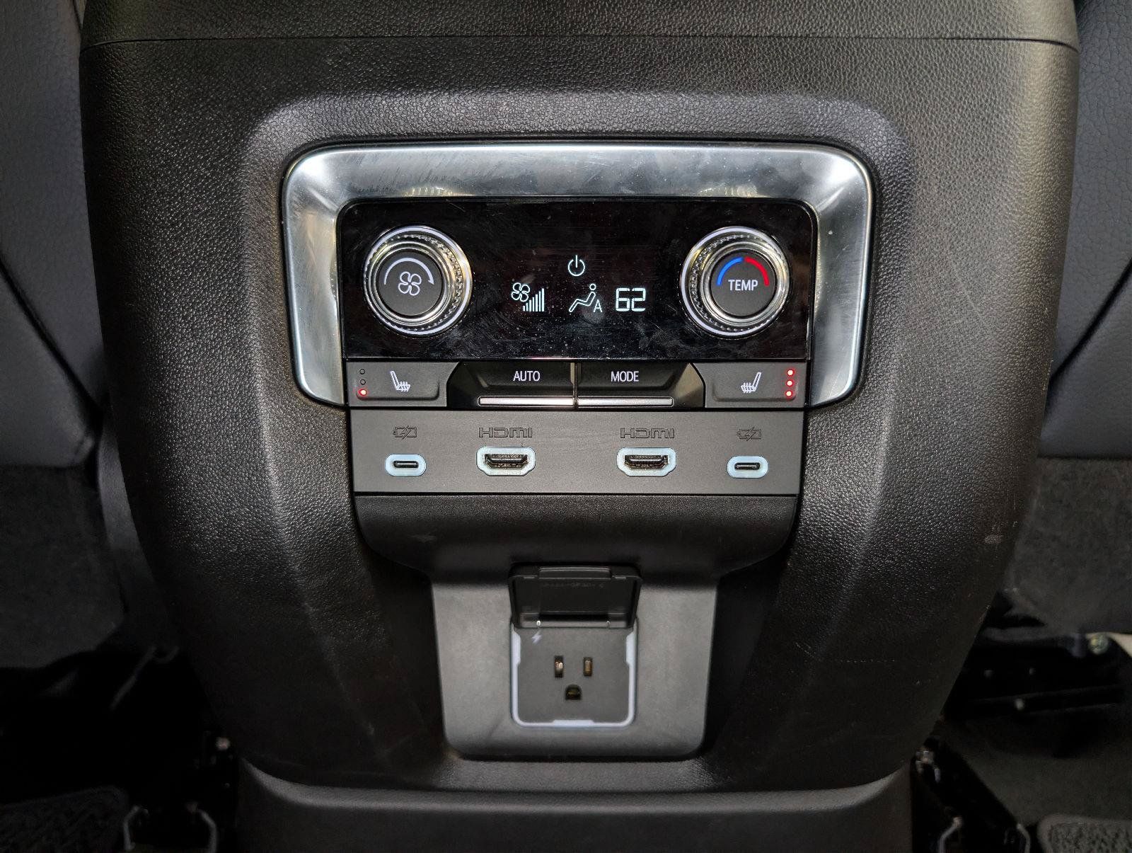 Used 2023 GMC Yukon Denali w/ Advanced Technology Package AWD/4WD image 41