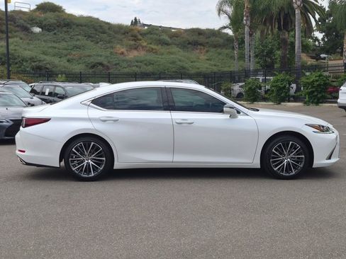 Used 2025 Lexus ES 350 w/ Premium Package FWD image 4