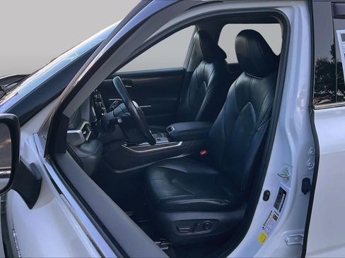 Used 2021 Toyota Highlander Limited AWD/4WD image 9