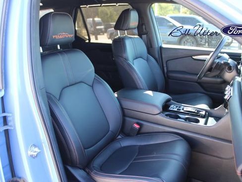 Used 2025 Honda Pilot TrailSport image 11