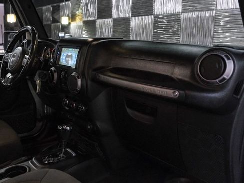 Used 2018 Jeep Wrangler Unlimited Sport S AWD/4WD image 22