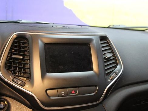 Used 2019 Jeep Cherokee 4WD w/ Comfort & Convenience Group image 20
