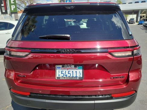 Used 2023 Jeep Grand Cherokee Limited w/ Luxury Tech Group II AWD/4WD image 32