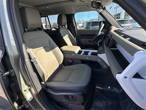Used 2025 Land Rover Defender 110 S image 27