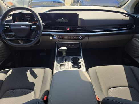 New 2027 Kia Carnival LX FWD image 12