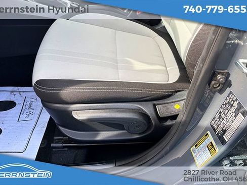 Used 2024 Hyundai Venue SEL FWD image 16
