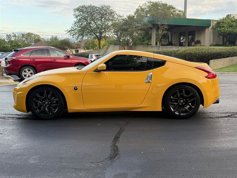 Used 2017 Nissan 370Z Coupe RWD image 9
