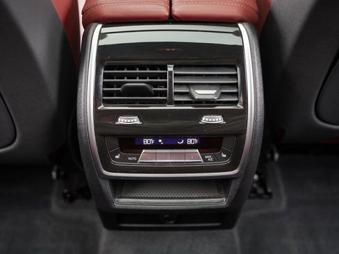 Used 2022 BMW X6 xDrive40i w/ M Sport Package image 38