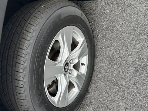 Used 2025 Toyota RAV4 XLE image 23