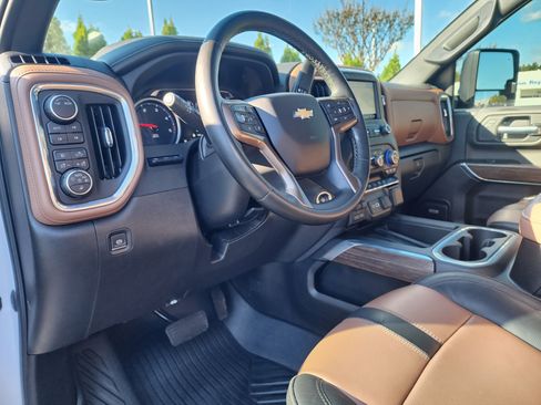 Used 2023 Chevrolet Silverado 2500 High Country image 24