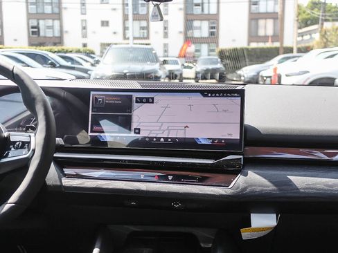 New 2026 BMW 550e xDrive image 20