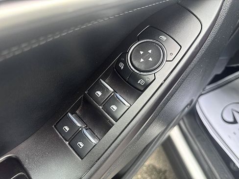 Used 2020 Ford Explorer XLT w/ Equipment Group 202A AWD/4WD image 10