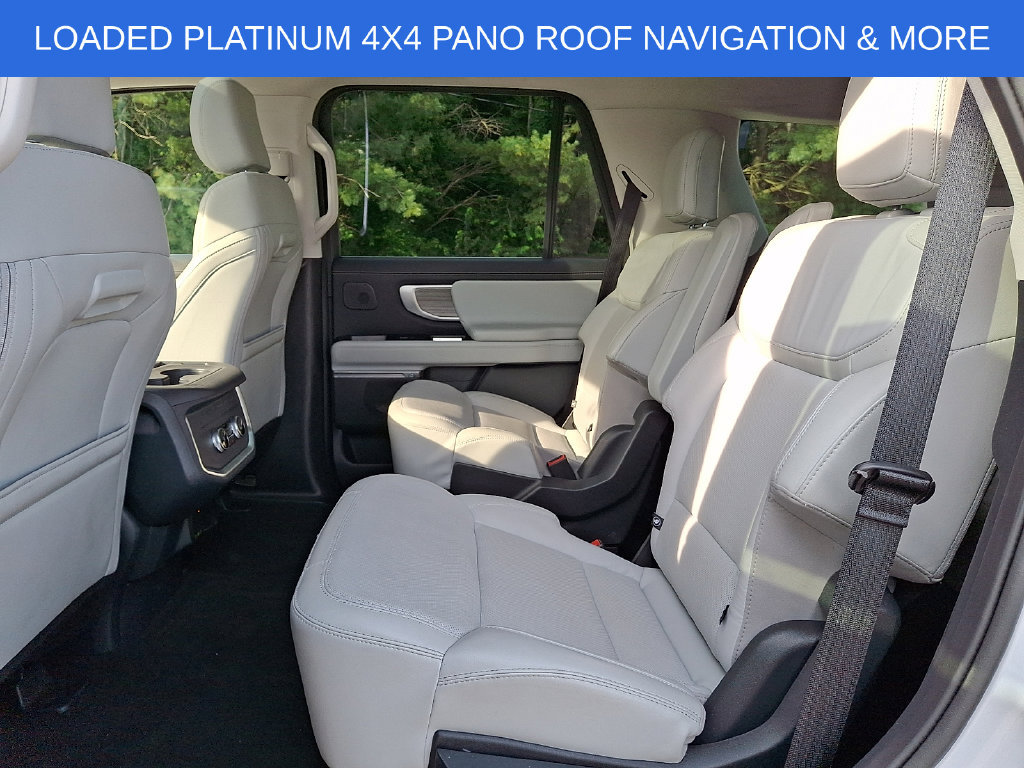 Used 2025 Ford Expedition Platinum w/ Driver's Package AWD/4WD image 10