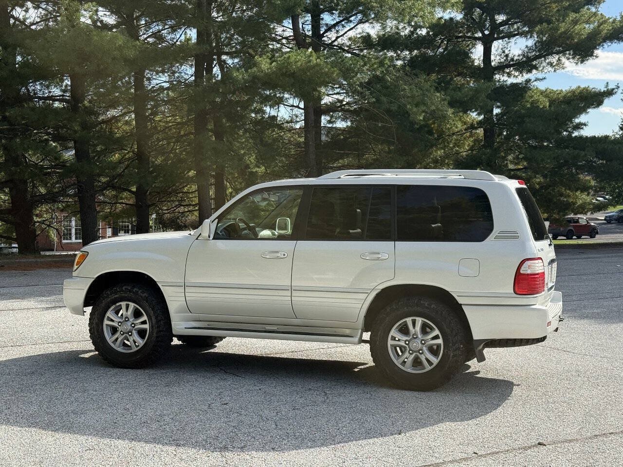 Used 2005 Lexus LX 470 4WD w/ Preferred Accessory Pkg image 14