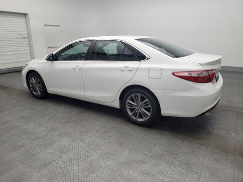 Used 2016 Toyota Camry SE image 3