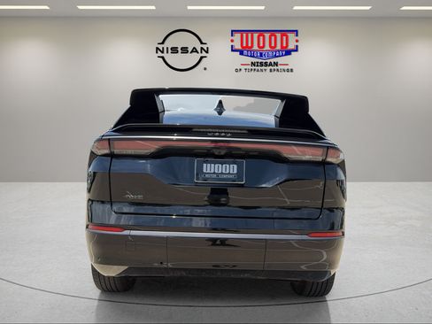 Used 2025 Jeep Wagoneer S Limited AWD/4WD image 3