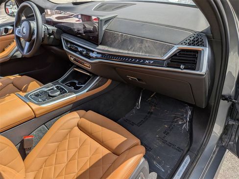 Used 2023 BMW X7 xDrive40i w/ M Sport Package image 9
