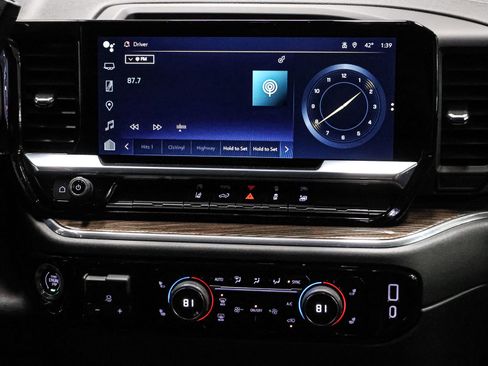 Used 2024 Chevrolet Silverado 3500 LT w/ Convenience Package image 28