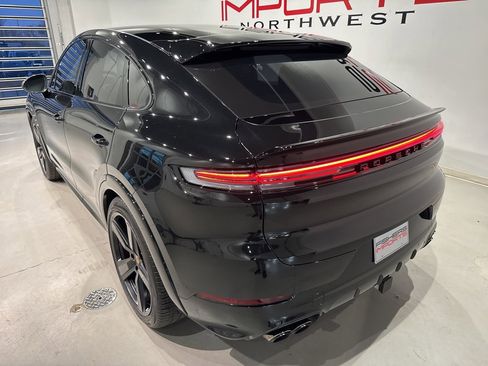 Used 2025 Porsche Cayenne GTS image 10