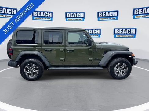 Used 2022 Jeep Wrangler Unlimited Sport w/ Sun And Sound Package AWD/4WD image 9