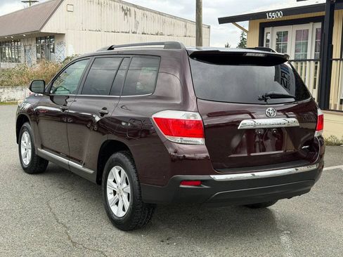 Used 2013 Toyota Highlander Plus AWD/4WD image 4