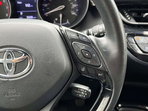 Used 2019 Toyota C-HR XLE image 10